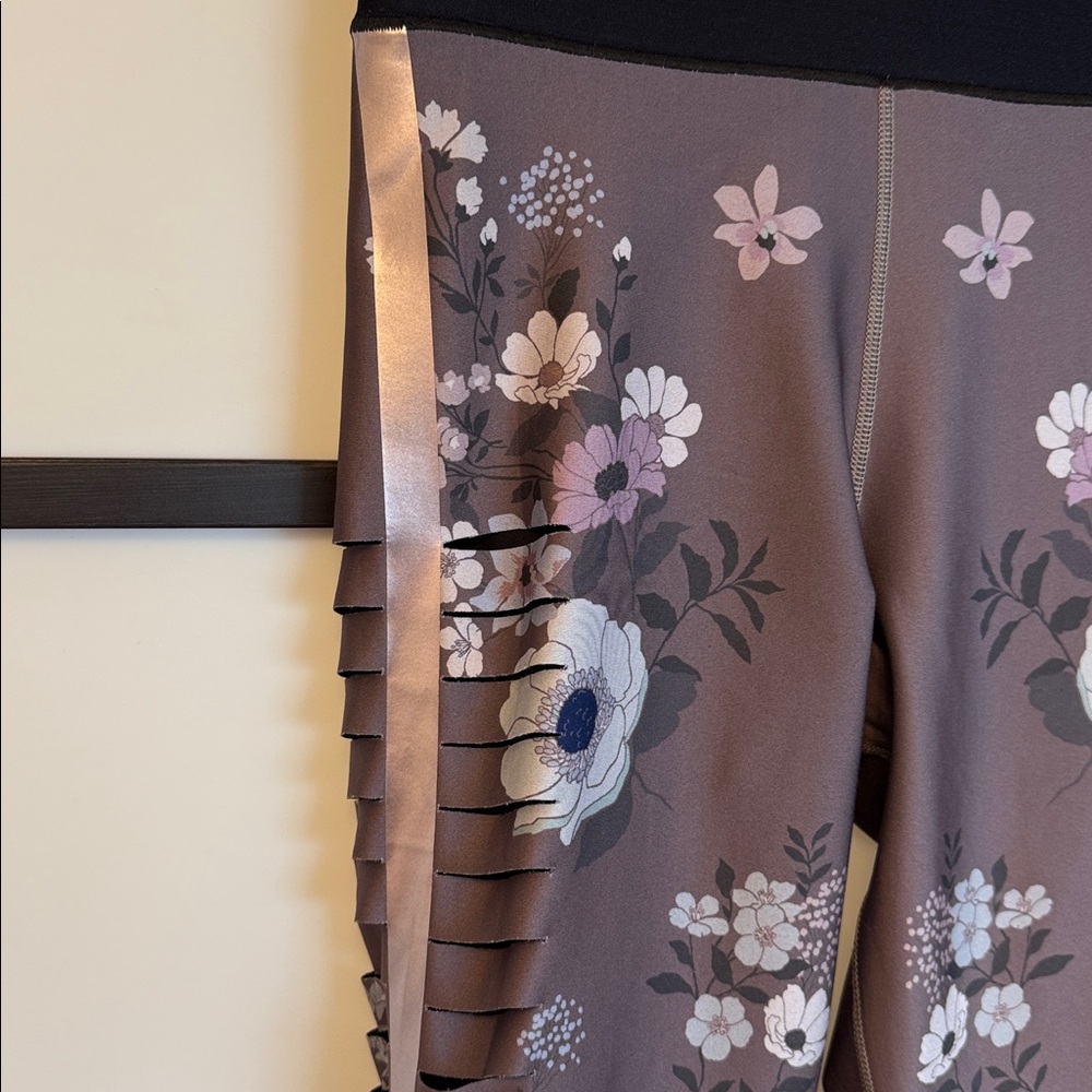 Ultracor Lux Knockout Floral Leggings Size S Laser Cut Side Detail Taupe/Grey - Picture 3 of 16